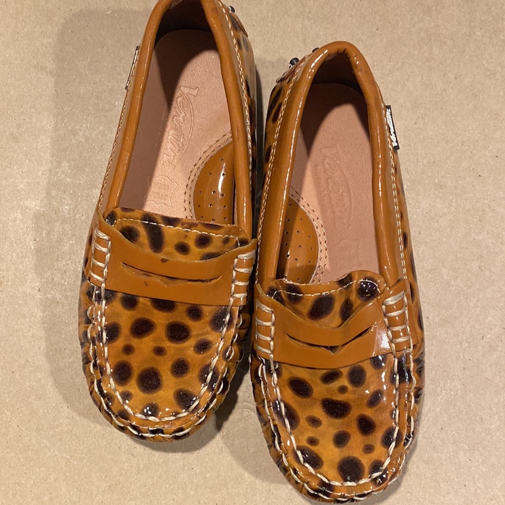 New Venettini in camel color with bell spots sz 24